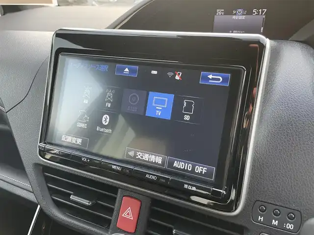 トヨタ エスクァイア Gi 千葉県 2018(平30)年 4.2万km ホワイトパールクリスタルシャイン 純正10インチナビ /フルセグTV/Bluetooth接続/バックカメラ/両側パワースライドドア/レザーシート/シートヒーター/衝突軽減ブレーキ/オートハイビーム/レーンディパーチャーアラート/クルーズコントロール/スマートキー