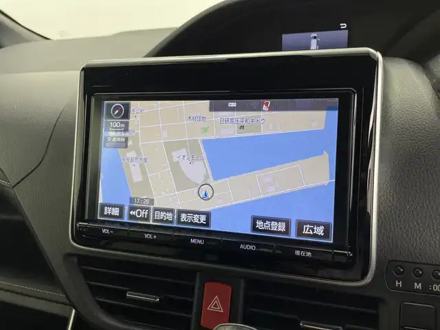 トヨタ エスクァイア Gi 鹿児島県 2018(平30)年 4.2万km ホワイトパールクリスタルシャイン 純正10インチナビ /フルセグTV/Bluetooth接続/バックカメラ/両側パワースライドドア/レザーシート/シートヒーター/衝突軽減ブレーキ/オートハイビーム/レーンディパーチャーアラート/クルーズコントロール/スマートキー