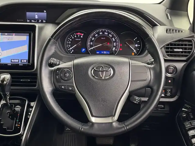 トヨタ エスクァイア Gi 鹿児島県 2018(平30)年 4.2万km ホワイトパールクリスタルシャイン 純正10インチナビ /フルセグTV/Bluetooth接続/バックカメラ/両側パワースライドドア/レザーシート/シートヒーター/衝突軽減ブレーキ/オートハイビーム/レーンディパーチャーアラート/クルーズコントロール/スマートキー