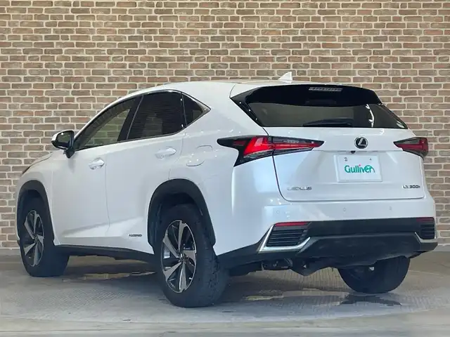 レクサス ＮＸ 300h Iパッケージ 岩手県 2019(平31)年 7.5万km ソニッククォーツ ・4WD/・禁煙車/・純正ナビ/BT/フルセグ/CD/DVD/BD/USB/iPod/AUX//Miracast/・パワーシート（運転席ポジションメモリー付/助手席）/・パワーイージーアクセスシステム/・角型三眼LEDヘッドライト/ヘッドランプクリーナー/・ナノイー/・パノラミックビューモニター/・ブラインドスポットモニター（メーカーオプション）/・LexusSafetySystem+/・プリクラッシュセーフティシステム/・レーンディパーチャーアラート/・ドライブモードセレクトスイッチ/・パーキングサポートアラート/・追従型クルーズコントロール/・オートマチックハイビーム/・オートライト/・前席シートヒーター/・ステアリングヒーター/・電動リアゲート/・ETC2.0/・純正フロアマット/・電動格納ミラー/・保証書/・取扱説明書