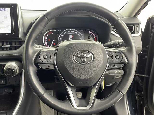 トヨタ ＲＡＶ４ G Zパッケージ 千葉県 2020(令2)年 7.6万km アティチュードブラックマイカ ４WD/・ダウンヒルアシストコントロール/トヨタセーフティセンス/・レーントレーシングアシスト/・レーンディパーチャーアラート/・ブラインドスポットモニター/・プリクラッシュセーフティ/・プリクラッシュセーフティブレーキ/・クリアランスソナー/・レーダークルーズコントロール/パワーバックドア/純正9インチメモリナビ/・型番：NSZT-Y68T/・CD/DVD/Bluetooth/フルセグTV/・バックカメラ/・ビルトインETC2.0/レザーシート/・D席メモリ付きパワーシート/・DNシートヒーター/革巻きステアリング/・ステアリングスイッチ/・ステアリングヒーター/MT付きAT/左右独立エアコン/純正フロアマット/純正ドアバイザー/純正19インチAW/ルーフレール/電動格納ウインカーミラー/オートライト/・オートマチックハイビーム/・LEDヘッドライト/・LEDフォグランプ/プッシュスタート/・スマートキー/・スペアキー/新車時保証書、取扱説明書