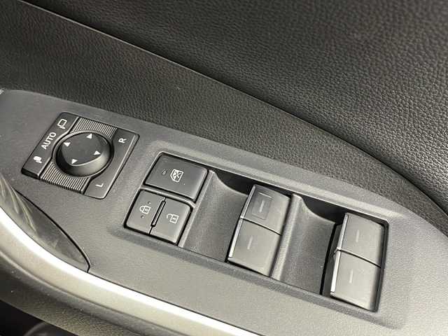 トヨタ ＲＡＶ４ G Zパッケージ 千葉県 2020(令2)年 7.6万km アティチュードブラックマイカ ４WD/・ダウンヒルアシストコントロール/トヨタセーフティセンス/・レーントレーシングアシスト/・レーンディパーチャーアラート/・ブラインドスポットモニター/・プリクラッシュセーフティ/・プリクラッシュセーフティブレーキ/・クリアランスソナー/・レーダークルーズコントロール/パワーバックドア/純正9インチメモリナビ/・型番：NSZT-Y68T/・CD/DVD/Bluetooth/フルセグTV/・バックカメラ/・ビルトインETC2.0/レザーシート/・D席メモリ付きパワーシート/・DNシートヒーター/革巻きステアリング/・ステアリングスイッチ/・ステアリングヒーター/MT付きAT/左右独立エアコン/純正フロアマット/純正ドアバイザー/純正19インチAW/ルーフレール/電動格納ウインカーミラー/オートライト/・オートマチックハイビーム/・LEDヘッドライト/・LEDフォグランプ/プッシュスタート/・スマートキー/・スペアキー/新車時保証書、取扱説明書
