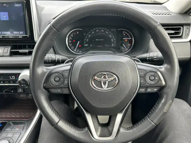 トヨタ ＲＡＶ４ G Zパッケージ 岡山県 2020(令2)年 7.6万km アティチュードブラックマイカ ４WD/・ダウンヒルアシストコントロール/トヨタセーフティセンス/・レーントレーシングアシスト/・レーンディパーチャーアラート/・ブラインドスポットモニター/・プリクラッシュセーフティ/・プリクラッシュセーフティブレーキ/・クリアランスソナー/・レーダークルーズコントロール/パワーバックドア/純正9インチメモリナビ/・型番：NSZT-Y68T/・CD/DVD/Bluetooth/フルセグTV/・バックカメラ/・ビルトインETC2.0/レザーシート/・D席メモリ付きパワーシート/・DNシートヒーター/革巻きステアリング/・ステアリングスイッチ/・ステアリングヒーター/MT付きAT/左右独立エアコン/純正フロアマット/純正ドアバイザー/純正19インチAW/ルーフレール/電動格納ウインカーミラー/オートライト/・オートマチックハイビーム/・LEDヘッドライト/・LEDフォグランプ/プッシュスタート/・スマートキー/・スペアキー/新車時保証書、取扱説明書