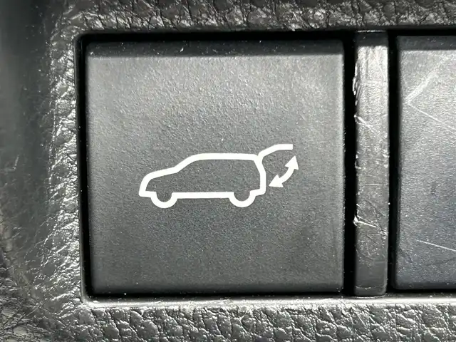 トヨタ ＲＡＶ４ G Zパッケージ 岡山県 2020(令2)年 7.6万km アティチュードブラックマイカ ４WD/・ダウンヒルアシストコントロール/トヨタセーフティセンス/・レーントレーシングアシスト/・レーンディパーチャーアラート/・ブラインドスポットモニター/・プリクラッシュセーフティ/・プリクラッシュセーフティブレーキ/・クリアランスソナー/・レーダークルーズコントロール/パワーバックドア/純正9インチメモリナビ/・型番：NSZT-Y68T/・CD/DVD/Bluetooth/フルセグTV/・バックカメラ/・ビルトインETC2.0/レザーシート/・D席メモリ付きパワーシート/・DNシートヒーター/革巻きステアリング/・ステアリングスイッチ/・ステアリングヒーター/MT付きAT/左右独立エアコン/純正フロアマット/純正ドアバイザー/純正19インチAW/ルーフレール/電動格納ウインカーミラー/オートライト/・オートマチックハイビーム/・LEDヘッドライト/・LEDフォグランプ/プッシュスタート/・スマートキー/・スペアキー/新車時保証書、取扱説明書