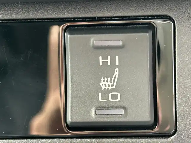トヨタ ＲＡＶ４ G Zパッケージ 岡山県 2020(令2)年 7.6万km アティチュードブラックマイカ ４WD/・ダウンヒルアシストコントロール/トヨタセーフティセンス/・レーントレーシングアシスト/・レーンディパーチャーアラート/・ブラインドスポットモニター/・プリクラッシュセーフティ/・プリクラッシュセーフティブレーキ/・クリアランスソナー/・レーダークルーズコントロール/パワーバックドア/純正9インチメモリナビ/・型番：NSZT-Y68T/・CD/DVD/Bluetooth/フルセグTV/・バックカメラ/・ビルトインETC2.0/レザーシート/・D席メモリ付きパワーシート/・DNシートヒーター/革巻きステアリング/・ステアリングスイッチ/・ステアリングヒーター/MT付きAT/左右独立エアコン/純正フロアマット/純正ドアバイザー/純正19インチAW/ルーフレール/電動格納ウインカーミラー/オートライト/・オートマチックハイビーム/・LEDヘッドライト/・LEDフォグランプ/プッシュスタート/・スマートキー/・スペアキー/新車時保証書、取扱説明書