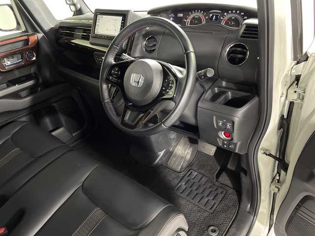 ホンダ Ｎ ＢＯＸ カスタム L ターボ 神奈川県 2021(令3)年 3.2万km プラチナホワイトパール 純正ナビVXM-214VFi/（ＣＤ・ＤＶＤ・フルセグ・ＢＴ）/バックカメラ　/社外前後ドライブレコーダー　/ビルトインＥＴＣ　/両側パワースライドドア　/運転席・助手席シートヒーター　/後ろのみコーナーセンサー　/ホンダセンシング/・衝突軽減ブレーキ/・アダブティブクルーズコントロール/・先行車発進お知らせ機能/・路外逸脱抑制機能/・レーンキープアシスト/・標識認識システム/・オートマチックハイビーム/横滑り防止/純正フロアマット/純正15インチAW/オートライト/LEDヘッドライト/フォグライト/スマートキー/プッシュスタート/スペアキー1本