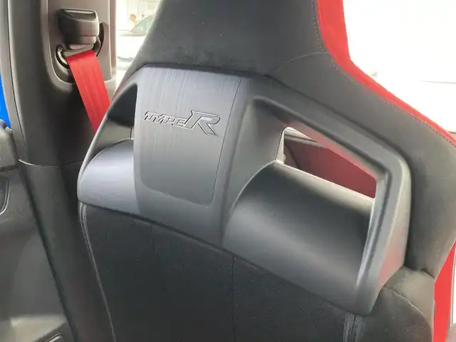 ホンダ シビック タイプR 静岡県 2025(令7)年 0.1万km未満 レーシングブルーパール ワンオーナー/Honda SENSING/9型HondaCONNECTディスプレー/   AM FM Bluetooth USB/フルセグTV/HondaLogR/バックモニター/ETC2.0/６MT/電動パーキングブレーキ/オートブレーキホールド/パーキングセンサー/後退出庫サポート/フルLEDヘッドライト/アルカンターラTypeR専用ステアリングホイール/19インチリバースリムアルミホイール/Bremboキャリパー/リアスポイラー/アルミセンターコンソールパネル/充電用USB端子/R7年5月登録/走行距離12km