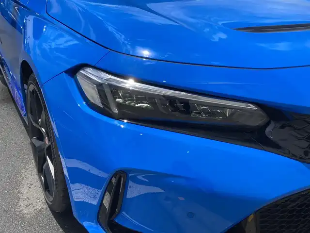 ホンダ シビック タイプR 静岡県 2025(令7)年 0.1万km未満 レーシングブルーパール ワンオーナー/Honda SENSING/9型HondaCONNECTディスプレー/   AM FM Bluetooth USB/フルセグTV/HondaLogR/バックモニター/ETC2.0/６MT/電動パーキングブレーキ/オートブレーキホールド/パーキングセンサー/後退出庫サポート/フルLEDヘッドライト/アルカンターラTypeR専用ステアリングホイール/19インチリバースリムアルミホイール/Bremboキャリパー/リアスポイラー/アルミセンターコンソールパネル/充電用USB端子/R7年5月登録/走行距離12km