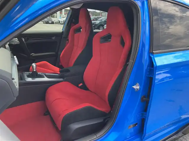 ホンダ シビック タイプR 静岡県 2025(令7)年 0.1万km未満 レーシングブルーパール ワンオーナー/Honda SENSING/9型HondaCONNECTディスプレー/   AM FM Bluetooth USB/フルセグTV/HondaLogR/バックモニター/ETC2.0/６MT/電動パーキングブレーキ/オートブレーキホールド/パーキングセンサー/後退出庫サポート/フルLEDヘッドライト/アルカンターラTypeR専用ステアリングホイール/19インチリバースリムアルミホイール/Bremboキャリパー/リアスポイラー/アルミセンターコンソールパネル/充電用USB端子/R7年5月登録/走行距離12km