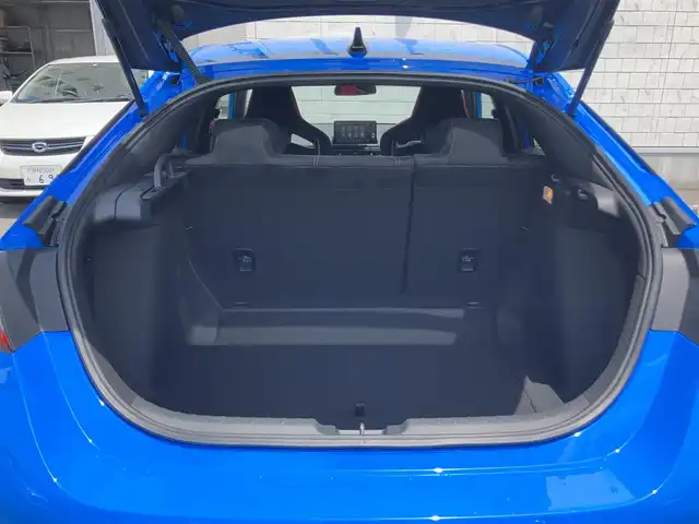 ホンダ シビック タイプR 静岡県 2025(令7)年 0.1万km未満 レーシングブルーパール ワンオーナー/Honda SENSING/9型HondaCONNECTディスプレー/   AM FM Bluetooth USB/フルセグTV/HondaLogR/バックモニター/ETC2.0/６MT/電動パーキングブレーキ/オートブレーキホールド/パーキングセンサー/後退出庫サポート/フルLEDヘッドライト/アルカンターラTypeR専用ステアリングホイール/19インチリバースリムアルミホイール/Bremboキャリパー/リアスポイラー/アルミセンターコンソールパネル/充電用USB端子/R7年5月登録/走行距離12km