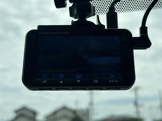 トヨタ プリウス Sツーリングセレクション 岡山県 2020(令2)年 4.5万km ホワイトパールクリスタルシャイン 純正9型ナビ　DSZT-YC4T/フルセグTV、CD、DVD、Bluetooth/AM、FM/バックカメラ/ETC/前後ドライブレコーダー/GPSレーダー　AR-G100A/AC100V/モデリスタエアロ　ICONIC STYLE/合成皮革シート/トヨタセーフティセンス/・プリクラッシュセーフティ/・レーントレーシングアシスト/・レーダークルーズコントロール/・オートマチックハイビーム/・ロードサインアシスト/先行車発進告知機能/パーキングサポートブレーキ