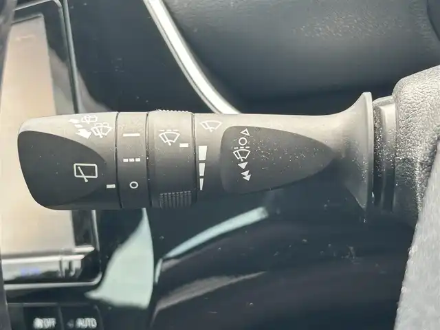 トヨタ プリウス Sツーリングセレクション 岡山県 2020(令2)年 4.5万km ホワイトパールクリスタルシャイン 純正9型ナビ　DSZT-YC4T/フルセグTV、CD、DVD、Bluetooth/AM、FM/バックカメラ/ETC/前後ドライブレコーダー/GPSレーダー　AR-G100A/AC100V/モデリスタエアロ　ICONIC STYLE/合成皮革シート/トヨタセーフティセンス/・プリクラッシュセーフティ/・レーントレーシングアシスト/・レーダークルーズコントロール/・オートマチックハイビーム/・ロードサインアシスト/先行車発進告知機能/パーキングサポートブレーキ