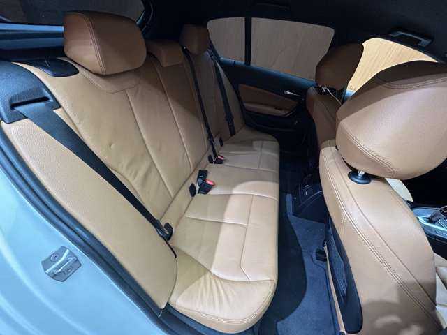 ＢＭＷ １１８ｄ Mスポーツ エディションシャドー 千葉県 2017(平29)年 3.9万km アルピンホワイトⅢ コンフォートＰＫＧ　/ＡＣＣ　/茶革シート　/ナビ　/Ｂｌｕｅｔｏｏｔｈ接続　/Ｂカメラ　/シートＨ　/ブラック塗装ＡＷ　/ＬＥＤヘッドライト　/コンフォートアクセス/衝突軽減Ｂ　/ＬＫＡ　/ＰＤＣ　/ドラレコ　/ＥＴＣ