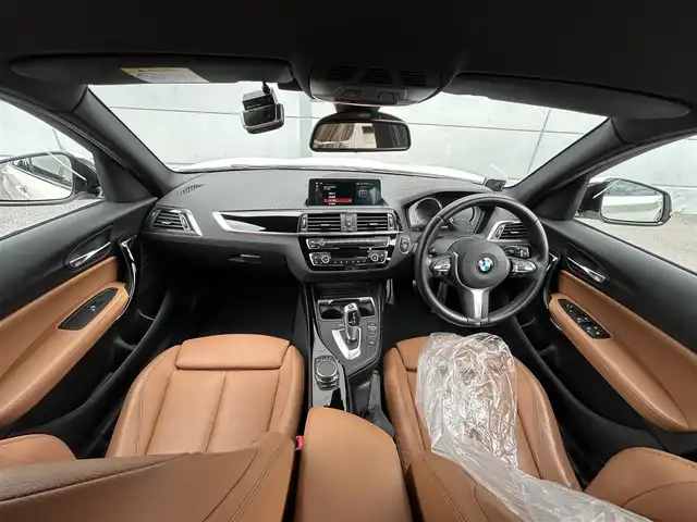 ＢＭＷ １１８ｄ Mスポーツ エディションシャドー 千葉県 2017(平29)年 3.9万km アルピンホワイトⅢ 衝突軽減ブレーキ/レーダークルーズコントロール/レーンキープアシスト/クリアランスソナー/純正ナビ/・BT/DVD/CD/USB/バックカメラ/ステアリングスイッチ/ETC/レザーシート(茶)/シートヒーター(D/N席)/LEDヘッドライト/オートライト/フォグライト/バックフォグ/スマートキー/プッシュスタート/フロアマット