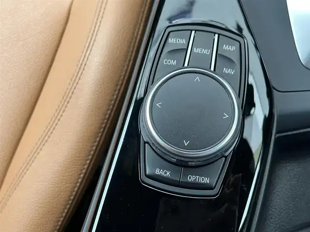 ＢＭＷ １１８ｄ Mスポーツ エディションシャドー 千葉県 2017(平29)年 3.9万km アルピンホワイトⅢ 衝突軽減ブレーキ/レーダークルーズコントロール/レーンキープアシスト/クリアランスソナー/純正ナビ/・BT/DVD/CD/USB/バックカメラ/ステアリングスイッチ/ETC/レザーシート(茶)/シートヒーター(D/N席)/LEDヘッドライト/オートライト/フォグライト/バックフォグ/スマートキー/プッシュスタート/フロアマット