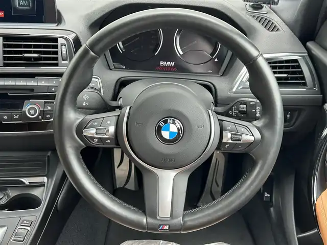 ＢＭＷ １１８ｄ Mスポーツ エディションシャドー 千葉県 2017(平29)年 3.9万km アルピンホワイトⅢ 衝突軽減ブレーキ/レーダークルーズコントロール/レーンキープアシスト/クリアランスソナー/純正ナビ/・BT/DVD/CD/USB/バックカメラ/ステアリングスイッチ/ETC/レザーシート(茶)/シートヒーター(D/N席)/LEDヘッドライト/オートライト/フォグライト/バックフォグ/スマートキー/プッシュスタート/フロアマット