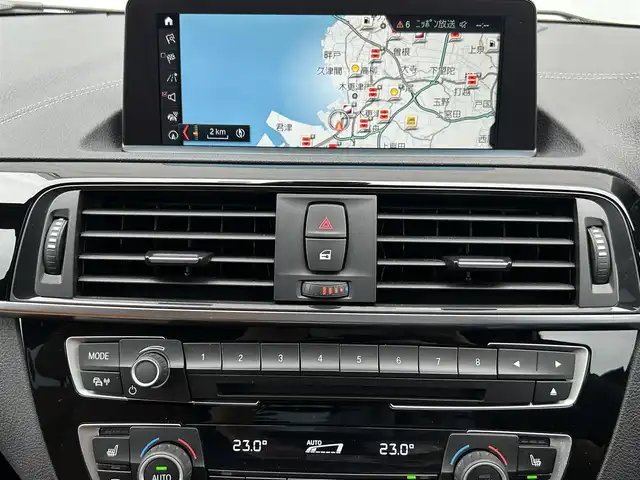 ＢＭＷ １１８ｄ Mスポーツ エディションシャドー 千葉県 2017(平29)年 3.9万km アルピンホワイトⅢ 衝突軽減ブレーキ/レーダークルーズコントロール/レーンキープアシスト/クリアランスソナー/純正ナビ/・BT/DVD/CD/USB/バックカメラ/ステアリングスイッチ/ETC/レザーシート(茶)/シートヒーター(D/N席)/LEDヘッドライト/オートライト/フォグライト/バックフォグ/スマートキー/プッシュスタート/フロアマット
