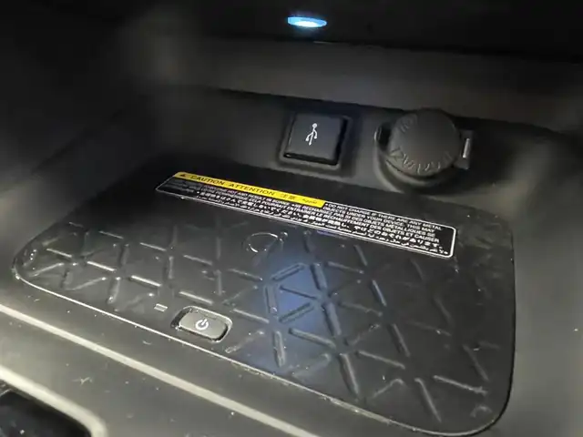 トヨタ ＲＡＶ４ ＰＨＶ ブラックトーン 愛知県 2020(令2)年 4.3万km アティチュードブラックマイカ/ダークブルーマイカメタリック 2トーン 純正ナビ/フルセグＴＶ/Bluetooth/CarPlay/パノラミックビューモニター/デジタルインナーミラー/ブラックレザーシート/前席シートヒーター+ベンチレーション/メモリ付きパワーシート/置くだけ充電/ステアリングヒーター/ヘッドアップディスプレイ/トヨタセーフティセンス/・プリクラッシュセーフティ/・レーントレーシングアシスト/・パーキングサポートブレーキ/ブラインドスポットモニター/パワーバックドア/レーダークルーズコントロール/充電ケーブル/LEDヘッドライト/ルーフレール