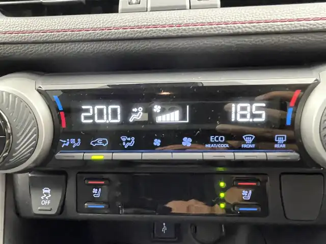 トヨタ ＲＡＶ４ ＰＨＶ ブラックトーン 愛知県 2020(令2)年 4.3万km アティチュードブラックマイカ/ダークブルーマイカメタリック 2トーン 純正ナビ/フルセグＴＶ/Bluetooth/CarPlay/パノラミックビューモニター/デジタルインナーミラー/ブラックレザーシート/前席シートヒーター+ベンチレーション/メモリ付きパワーシート/置くだけ充電/ステアリングヒーター/ヘッドアップディスプレイ/トヨタセーフティセンス/・プリクラッシュセーフティ/・レーントレーシングアシスト/・パーキングサポートブレーキ/ブラインドスポットモニター/パワーバックドア/レーダークルーズコントロール/充電ケーブル/LEDヘッドライト/ルーフレール
