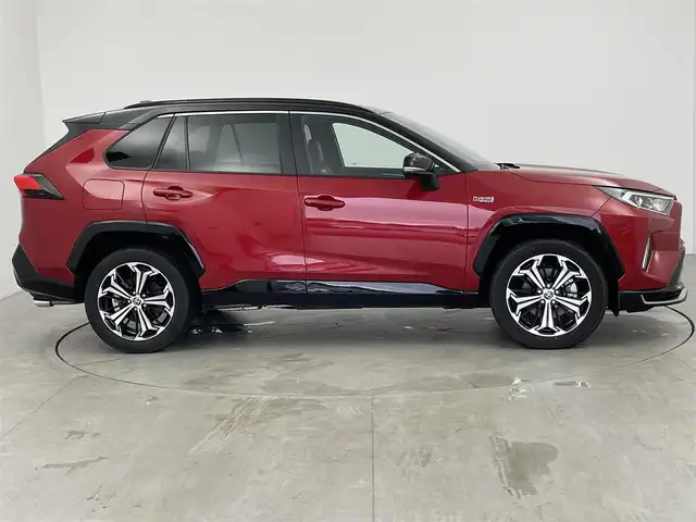 トヨタ ＲＡＶ４ ＰＨＶ ブラックトーン 愛知県 2020(令2)年 4.3万km アティチュードブラックマイカ/ダークブルーマイカメタリック 2トーン 純正ナビ/フルセグＴＶ/Bluetooth/CarPlay/パノラミックビューモニター/デジタルインナーミラー/ブラックレザーシート/前席シートヒーター+ベンチレーション/メモリ付きパワーシート/置くだけ充電/ステアリングヒーター/ヘッドアップディスプレイ/トヨタセーフティセンス/・プリクラッシュセーフティ/・レーントレーシングアシスト/・パーキングサポートブレーキ/ブラインドスポットモニター/パワーバックドア/レーダークルーズコントロール/充電ケーブル/LEDヘッドライト/ルーフレール