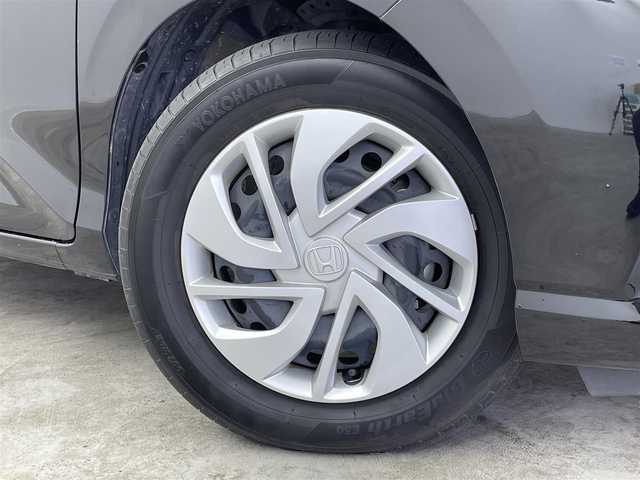 ホンダ フリード G 群馬県 2023(令5)年 1.9万km クリスタルブラックパール 純正７型ナビ　バックカメラ　ホンダセンシング　衝突軽減　レーンキープ　レーダークルーズ　オートライト　両側パワスラ　ＥＴＣ２．０　後コーナーセンサー　シートヒーター　純正フロアマット　Ｐスタート　禁煙