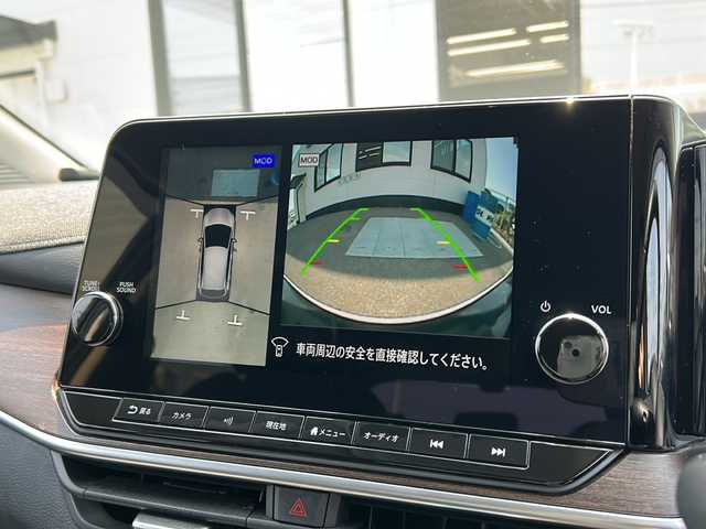 日産 オーラ G 山口県 2021(令3)年 5.5万km ピュアホワイトパール NissanConnectナビ/・9インチモニター/・フルセグテレビ/・USBデータ通信/・HDMI入力/・Bluetooth接続/・AppleCarPlay/・AM/FMラジオ/・交通情報/・ハンズフリー通話機能/BOSEサウンド/アラウンドビューモニター/LEDオートライト/LEDフォグランプ/LEDミラーウィンカー/ロック連動自動格納ドアミラー/オートハイビーム/ハーフレザーシート/ナビ連動純正ドライブレコーダー/ビルトインETC2.0/スマートキー×２/イモビライザー/プッシュスタート/プロパイロット(アダプティブクルーズコントロール)/プロパイロット(レーントレーシングアシスト操舵支援付)/デジタルインナーミラー/ブラインドスポットモニター/後方支援/エマージェンシーブレーキ/標識検知機能/後退時車両検知警報/前後クリアランスソナー/誤発進抑制機能/先行車発進通知/車線逸脱通知/マルチインフォメーションディスプレイ/WSRS＋サイドカーテンエアバッグ/後席ISOFIXシート/UVカットプライバシーガラス/純正17インチAW(純正ロックナット付)/ラゲッジマット