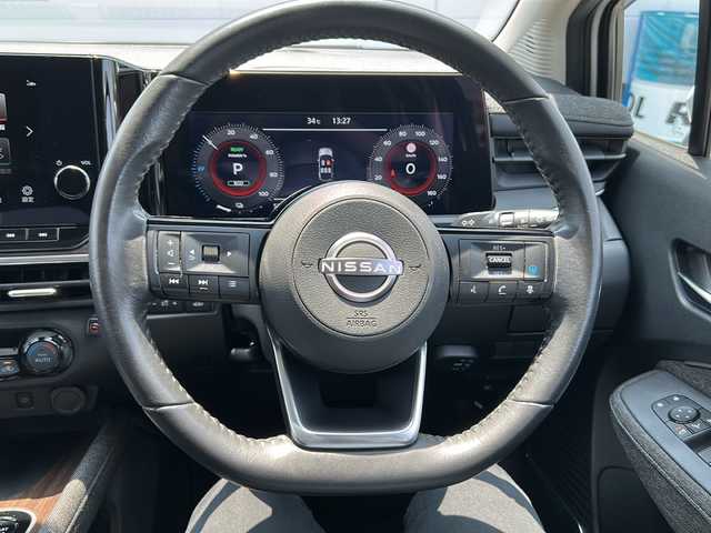 日産 オーラ G 山口県 2021(令3)年 5.5万km ピュアホワイトパール NissanConnectナビ/・9インチモニター/・フルセグテレビ/・USBデータ通信/・HDMI入力/・Bluetooth接続/・AppleCarPlay/・AM/FMラジオ/・交通情報/・ハンズフリー通話機能/BOSEサウンド/アラウンドビューモニター/LEDオートライト/LEDフォグランプ/LEDミラーウィンカー/ロック連動自動格納ドアミラー/オートハイビーム/ハーフレザーシート/ナビ連動純正ドライブレコーダー/ビルトインETC2.0/スマートキー×２/イモビライザー/プッシュスタート/プロパイロット(アダプティブクルーズコントロール)/プロパイロット(レーントレーシングアシスト操舵支援付)/デジタルインナーミラー/ブラインドスポットモニター/後方支援/エマージェンシーブレーキ/標識検知機能/後退時車両検知警報/前後クリアランスソナー/誤発進抑制機能/先行車発進通知/車線逸脱通知/マルチインフォメーションディスプレイ/WSRS＋サイドカーテンエアバッグ/後席ISOFIXシート/UVカットプライバシーガラス/純正17インチAW(純正ロックナット付)/ラゲッジマット