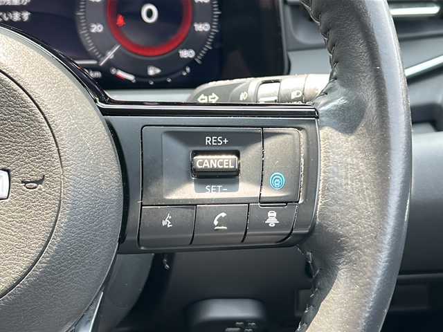 日産 オーラ G 山口県 2021(令3)年 5.5万km ピュアホワイトパール NissanConnectナビ/・9インチモニター/・フルセグテレビ/・USBデータ通信/・HDMI入力/・Bluetooth接続/・AppleCarPlay/・AM/FMラジオ/・交通情報/・ハンズフリー通話機能/BOSEサウンド/アラウンドビューモニター/LEDオートライト/LEDフォグランプ/LEDミラーウィンカー/ロック連動自動格納ドアミラー/オートハイビーム/ハーフレザーシート/ナビ連動純正ドライブレコーダー/ビルトインETC2.0/スマートキー×２/イモビライザー/プッシュスタート/プロパイロット(アダプティブクルーズコントロール)/プロパイロット(レーントレーシングアシスト操舵支援付)/デジタルインナーミラー/ブラインドスポットモニター/後方支援/エマージェンシーブレーキ/標識検知機能/後退時車両検知警報/前後クリアランスソナー/誤発進抑制機能/先行車発進通知/車線逸脱通知/マルチインフォメーションディスプレイ/WSRS＋サイドカーテンエアバッグ/後席ISOFIXシート/UVカットプライバシーガラス/純正17インチAW(純正ロックナット付)/ラゲッジマット