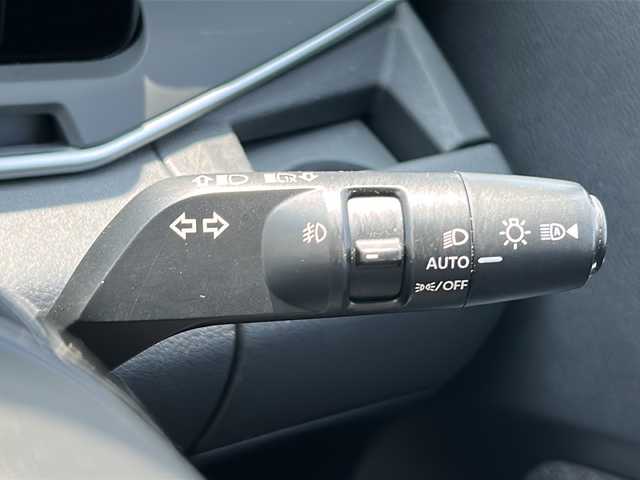 日産 オーラ G 山口県 2021(令3)年 5.5万km ピュアホワイトパール NissanConnectナビ/・9インチモニター/・フルセグテレビ/・USBデータ通信/・HDMI入力/・Bluetooth接続/・AppleCarPlay/・AM/FMラジオ/・交通情報/・ハンズフリー通話機能/BOSEサウンド/アラウンドビューモニター/LEDオートライト/LEDフォグランプ/LEDミラーウィンカー/ロック連動自動格納ドアミラー/オートハイビーム/ハーフレザーシート/ナビ連動純正ドライブレコーダー/ビルトインETC2.0/スマートキー×２/イモビライザー/プッシュスタート/プロパイロット(アダプティブクルーズコントロール)/プロパイロット(レーントレーシングアシスト操舵支援付)/デジタルインナーミラー/ブラインドスポットモニター/後方支援/エマージェンシーブレーキ/標識検知機能/後退時車両検知警報/前後クリアランスソナー/誤発進抑制機能/先行車発進通知/車線逸脱通知/マルチインフォメーションディスプレイ/WSRS＋サイドカーテンエアバッグ/後席ISOFIXシート/UVカットプライバシーガラス/純正17インチAW(純正ロックナット付)/ラゲッジマット