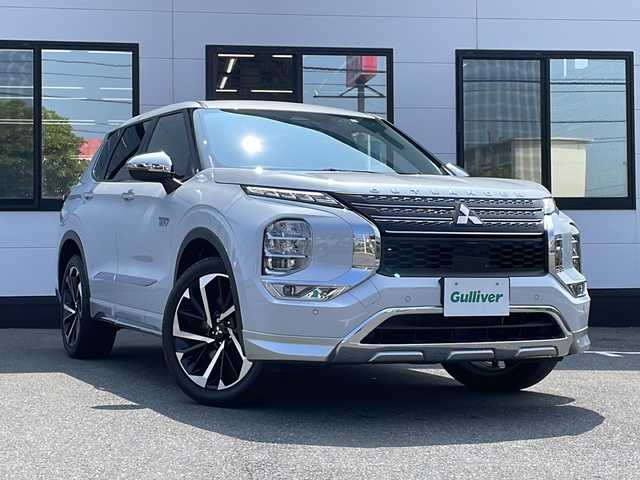 三菱 アウトランダー ＰＨＥＶ G 山口県 2022(令4)年 2.6万km ホワイトダイヤモンド 純正12.3インチHDディスプレイ/・スマートフォン連動ナビゲーション/・Bluetooth機能/・ハンズフリー通話機能/・地デジチューナー/・AM/FMラジオ/・USBポート/４WD/バックカメラ/全周囲カメラ/前後ドライブレコーダー/ETC2.0/スマートキー×２/プッシュスタート/運転支援/・ハンドル支援/・衝突被害軽減ブレーキシステム/・車線逸脱抑制機能/・後側方車両検知/・緊急支援/・道路標識認識機能/・ルート連動減速/・制限速度支援/・進入禁止標識認識機能/・パーキングセンサー/・後退時車両検知警報システム/・ふらつき警報/・凍結注意