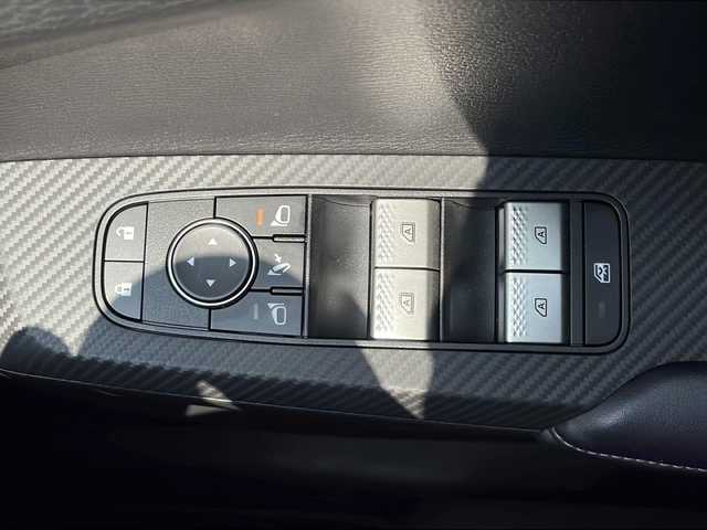 三菱 アウトランダー ＰＨＥＶ G 山口県 2022(令4)年 2.6万km ホワイトダイヤモンド 純正12.3インチHDディスプレイ/・スマートフォン連動ナビゲーション/・Bluetooth機能/・ハンズフリー通話機能/・地デジチューナー/・AM/FMラジオ/・USBポート/４WD/バックカメラ/全周囲カメラ/前後ドライブレコーダー/ETC2.0/スマートキー×２/プッシュスタート/運転支援/・ハンドル支援/・衝突被害軽減ブレーキシステム/・車線逸脱抑制機能/・後側方車両検知/・緊急支援/・道路標識認識機能/・ルート連動減速/・制限速度支援/・進入禁止標識認識機能/・パーキングセンサー/・後退時車両検知警報システム/・ふらつき警報/・凍結注意