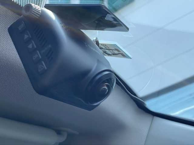 三菱 アウトランダー ＰＨＥＶ G 山口県 2022(令4)年 2.6万km ホワイトダイヤモンド 純正12.3インチHDディスプレイ/・スマートフォン連動ナビゲーション/・Bluetooth機能/・ハンズフリー通話機能/・地デジチューナー/・AM/FMラジオ/・USBポート/４WD/バックカメラ/全周囲カメラ/前後ドライブレコーダー/ETC2.0/スマートキー×２/プッシュスタート/運転支援/・ハンドル支援/・衝突被害軽減ブレーキシステム/・車線逸脱抑制機能/・後側方車両検知/・緊急支援/・道路標識認識機能/・ルート連動減速/・制限速度支援/・進入禁止標識認識機能/・パーキングセンサー/・後退時車両検知警報システム/・ふらつき警報/・凍結注意