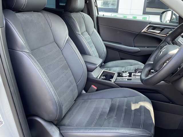 三菱 アウトランダー ＰＨＥＶ G 山口県 2022(令4)年 2.6万km ホワイトダイヤモンド 純正12.3インチHDディスプレイ/・スマートフォン連動ナビゲーション/・Bluetooth機能/・ハンズフリー通話機能/・地デジチューナー/・AM/FMラジオ/・USBポート/４WD/バックカメラ/全周囲カメラ/前後ドライブレコーダー/ETC2.0/スマートキー×２/プッシュスタート/運転支援/・ハンドル支援/・衝突被害軽減ブレーキシステム/・車線逸脱抑制機能/・後側方車両検知/・緊急支援/・道路標識認識機能/・ルート連動減速/・制限速度支援/・進入禁止標識認識機能/・パーキングセンサー/・後退時車両検知警報システム/・ふらつき警報/・凍結注意