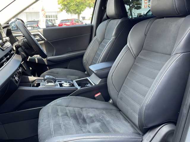 三菱 アウトランダー ＰＨＥＶ G 山口県 2022(令4)年 2.6万km ホワイトダイヤモンド 純正12.3インチHDディスプレイ/・スマートフォン連動ナビゲーション/・Bluetooth機能/・ハンズフリー通話機能/・地デジチューナー/・AM/FMラジオ/・USBポート/４WD/バックカメラ/全周囲カメラ/前後ドライブレコーダー/ETC2.0/スマートキー×２/プッシュスタート/運転支援/・ハンドル支援/・衝突被害軽減ブレーキシステム/・車線逸脱抑制機能/・後側方車両検知/・緊急支援/・道路標識認識機能/・ルート連動減速/・制限速度支援/・進入禁止標識認識機能/・パーキングセンサー/・後退時車両検知警報システム/・ふらつき警報/・凍結注意