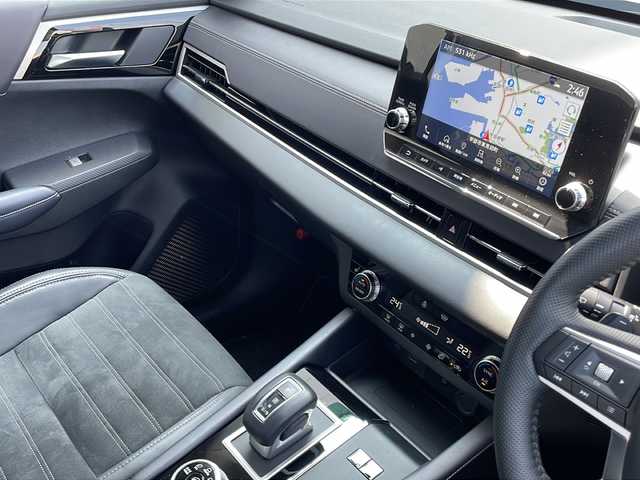 三菱 アウトランダー ＰＨＥＶ G 山口県 2022(令4)年 2.6万km ホワイトダイヤモンド 純正12.3インチHDディスプレイ/・スマートフォン連動ナビゲーション/・Bluetooth機能/・ハンズフリー通話機能/・地デジチューナー/・AM/FMラジオ/・USBポート/４WD/バックカメラ/全周囲カメラ/前後ドライブレコーダー/ETC2.0/スマートキー×２/プッシュスタート/運転支援/・ハンドル支援/・衝突被害軽減ブレーキシステム/・車線逸脱抑制機能/・後側方車両検知/・緊急支援/・道路標識認識機能/・ルート連動減速/・制限速度支援/・進入禁止標識認識機能/・パーキングセンサー/・後退時車両検知警報システム/・ふらつき警報/・凍結注意