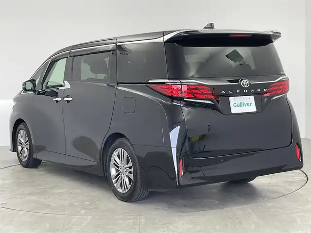 トヨタ アルファード Z 愛知県 2024(令6)年 1.5万km ブラック 純正コネクテッドナビ付14インチディスプレイオーディオ/　　・フルセグTV/　　・Bluetooth/パノラミックビューモニター/左右独立型ムーンルーフ/電動ロールサンシェード/純正13.2インチフリップダウンモニター/置くだけ充電/ビルトインETC2.0/AC100V/本革巻＋ウッド加飾3本スポークステアリングリモコン/ステアリングヒーター/エグゼクティブパワーシート/シートポジションメモリ機能（D席）/シートヒーター（前席、2列目）/ベンチレーション（前席、2列目）/キャプテンシート/パワーオットマン/両側パワースライドドア/パワーバックドア/純正フロアマット＋ラグマット/3眼LEDヘッドライト/デイライト/シーケンシャルランプ/フォグランプ/トヨタセーフティセンス/　　・プリクラッシュセーフティ/　　・レーントレーシングアシスト/　　・レーンディバーチャーアラート/　　・アダプティブハイビームアシスト/　　・レーダークルーズコントロール/　　・ロードサインアシスト/ブラインドスポットモニター/クリアランスソナー