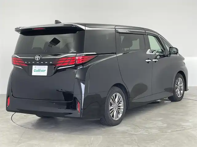 トヨタ アルファード Z 愛知県 2024(令6)年 1.5万km ブラック 純正コネクテッドナビ付14インチディスプレイオーディオ/　　・フルセグTV/　　・Bluetooth/パノラミックビューモニター/左右独立型ムーンルーフ/電動ロールサンシェード/純正13.2インチフリップダウンモニター/置くだけ充電/ビルトインETC2.0/AC100V/本革巻＋ウッド加飾3本スポークステアリングリモコン/ステアリングヒーター/エグゼクティブパワーシート/シートポジションメモリ機能（D席）/シートヒーター（前席、2列目）/ベンチレーション（前席、2列目）/キャプテンシート/パワーオットマン/両側パワースライドドア/パワーバックドア/純正フロアマット＋ラグマット/3眼LEDヘッドライト/デイライト/シーケンシャルランプ/フォグランプ/トヨタセーフティセンス/　　・プリクラッシュセーフティ/　　・レーントレーシングアシスト/　　・レーンディバーチャーアラート/　　・アダプティブハイビームアシスト/　　・レーダークルーズコントロール/　　・ロードサインアシスト/ブラインドスポットモニター/クリアランスソナー