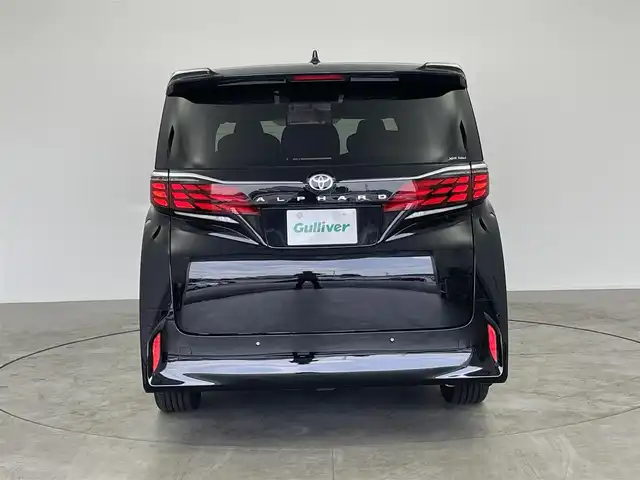 トヨタ アルファード Z 愛知県 2024(令6)年 1.5万km ブラック 純正コネクテッドナビ付14インチディスプレイオーディオ/　　・フルセグTV/　　・Bluetooth/パノラミックビューモニター/左右独立型ムーンルーフ/電動ロールサンシェード/純正13.2インチフリップダウンモニター/置くだけ充電/ビルトインETC2.0/AC100V/本革巻＋ウッド加飾3本スポークステアリングリモコン/ステアリングヒーター/エグゼクティブパワーシート/シートポジションメモリ機能（D席）/シートヒーター（前席、2列目）/ベンチレーション（前席、2列目）/キャプテンシート/パワーオットマン/両側パワースライドドア/パワーバックドア/純正フロアマット＋ラグマット/3眼LEDヘッドライト/デイライト/シーケンシャルランプ/フォグランプ/トヨタセーフティセンス/　　・プリクラッシュセーフティ/　　・レーントレーシングアシスト/　　・レーンディバーチャーアラート/　　・アダプティブハイビームアシスト/　　・レーダークルーズコントロール/　　・ロードサインアシスト/ブラインドスポットモニター/クリアランスソナー