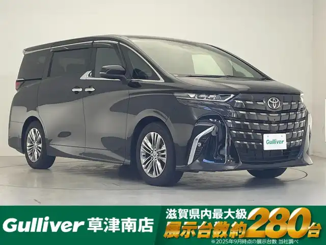 トヨタ アルファード Z 滋賀県 2024(令6)年 1.5万km ブラック 純正１４インチナビ/・Bluetooth・フルセグTV・Miracast/全方位カメラ/純正フリップダウンモニター/ガラスルーフ/オットマン/電動リアゲート/ＬＥＤヘッドライト/シートヒーター/パワーシート/ベンチレーション/2列目パワーリクライニング/前後コーナーセンサー/ステアリングヒーター/トヨタセーフティセンス/・プリクラッシュセーフティ・レーンキープアシスト・レーンディバーチャーアラート・アダプティブハイビームアシスト・追従クルーズコントロール・ロードサインアシスト/両側パワースライドドア/置くだけ充電/横滑り防止/衝突軽減/盗難防止/ETC/スマートキー