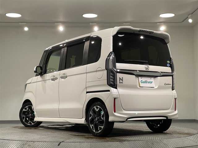 ホンダ Ｎ ＢＯＸ カスタム G L ターボ ホンダセンシング 愛知県 2017(平29)年 9.6万km プレミアムホワイトパールⅡ 純正８インチギャザズナビ/（CD・DVD再生/FM/AM/フルセグTV/SD/iPod/AppleCarPlay)/両側パワースライドドア　/ホンダセンシング/　　-レーダークルーズコントロール　/　　-衝突軽減ブレーキ　/　　-車線逸脱警報/　　-先行車発進お知らせ/　　-オートマチックハイビーム/ビルトインＥＴＣ　/バックカメラ　/パドルシフト　/ＬＥＤヘッドライト　/LEDフォグランプ/コーナーセンサー/純正フロアマット/後席サンバイザー