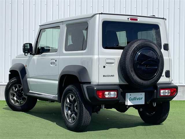 スズキ ジムニー シエラ JC 香川県 2022(令4)年 1.8万km ピュアホワイトP 登録時走行距離：17982km/４WD/純正SDナビゲーション/→フルセグTV/→CD/DVD再生/ビルトインETC/ダウンヒルアシストコントロール/ステアリングリモコン/革巻きステアリング/クルーズコントロール/シートヒーター/LEDオートライト/フォグランプ/純正15インチアルミホイール/背面タイヤ/スマートキー