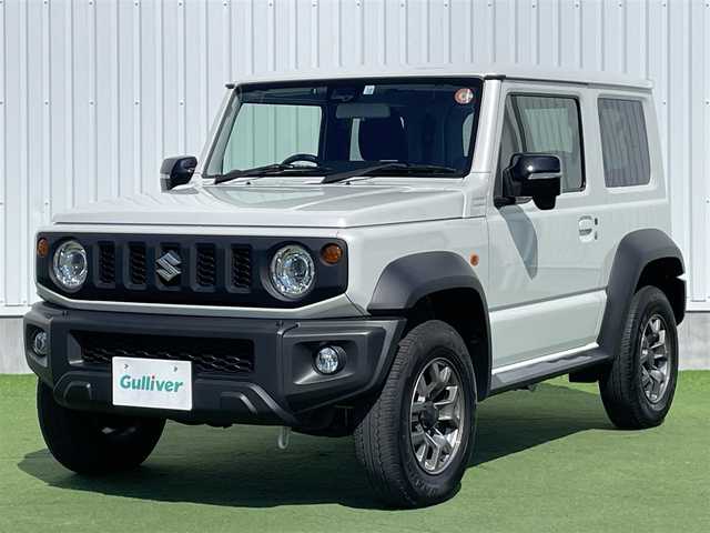 スズキ ジムニー シエラ JC 香川県 2022(令4)年 1.8万km ピュアホワイトP 登録時走行距離：17982km/４WD/純正SDナビゲーション/→フルセグTV/→CD/DVD再生/ビルトインETC/ダウンヒルアシストコントロール/ステアリングリモコン/革巻きステアリング/クルーズコントロール/シートヒーター/LEDオートライト/フォグランプ/純正15インチアルミホイール/背面タイヤ/スマートキー