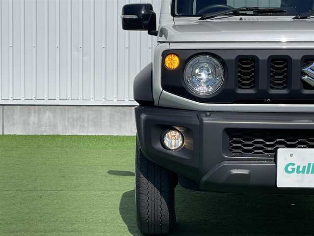 スズキ ジムニー シエラ JC 香川県 2022(令4)年 1.8万km ピュアホワイトP 登録時走行距離：17982km/４WD/純正SDナビゲーション/→フルセグTV/→CD/DVD再生/ビルトインETC/ダウンヒルアシストコントロール/ステアリングリモコン/革巻きステアリング/クルーズコントロール/シートヒーター/LEDオートライト/フォグランプ/純正15インチアルミホイール/背面タイヤ/スマートキー