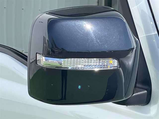 スズキ ジムニー シエラ JC 香川県 2022(令4)年 1.8万km ピュアホワイトP 登録時走行距離：17982km/４WD/純正SDナビゲーション/→フルセグTV/→CD/DVD再生/ビルトインETC/ダウンヒルアシストコントロール/ステアリングリモコン/革巻きステアリング/クルーズコントロール/シートヒーター/LEDオートライト/フォグランプ/純正15インチアルミホイール/背面タイヤ/スマートキー