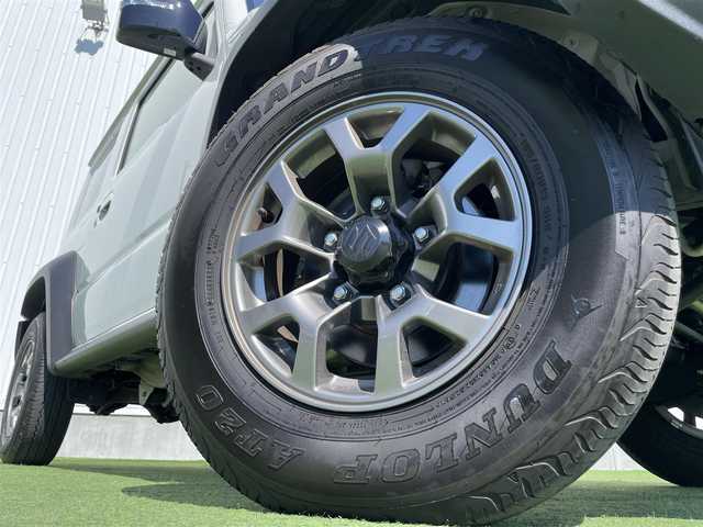 スズキ ジムニー シエラ JC 香川県 2022(令4)年 1.8万km ピュアホワイトP 登録時走行距離：17982km/４WD/純正SDナビゲーション/→フルセグTV/→CD/DVD再生/ビルトインETC/ダウンヒルアシストコントロール/ステアリングリモコン/革巻きステアリング/クルーズコントロール/シートヒーター/LEDオートライト/フォグランプ/純正15インチアルミホイール/背面タイヤ/スマートキー