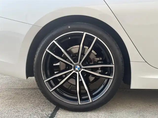 ＢＭＷ ３２０ｄ xDrive Mスポーツ EDジョイ+ 東京都 2020(令2)年 2.5万km 白 純正ナビ/バックカメラ/ハーフレザーシート/シートヒーター/ACC/BSM/LKA/360°ドライブレコーダー/純正オプション19インチアルミホイール/インテリジェントセーフティ/パドルシフト/パーキングセンサー/スマートキー