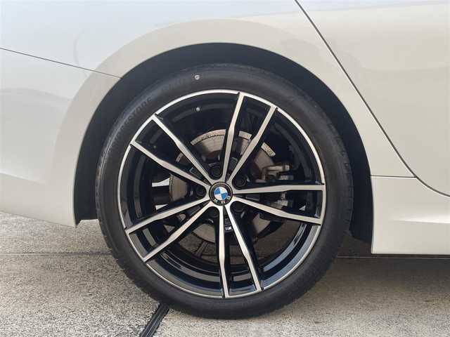 ＢＭＷ ３２０ｄ xDrive Mスポーツ EDジョイ+ 福岡県 2020(令2)年 2.5万km 白 純正ナビ/バックカメラ/ハーフレザーシート/シートヒーター/ACC/BSM/LKA/360°ドライブレコーダー/純正オプション19インチアルミホイール/インテリジェントセーフティ/パドルシフト/パーキングセンサー/スマートキー