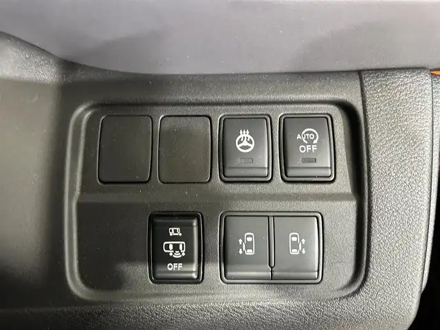 日産 セレナ ハイウェイスター V 佐賀県 2022(令4)年 0.7万km オレンジ 純正10インチナビ/社外フリップダウンモニター/バックカメラ/福祉車両/助手席スライドアップシート/車椅子収納装置/衝突被害軽減システム/プロパイロット/レーンアシスト/レーダークルーズコントロール/ロードサインアシスト/オートライト/オートマチックハイビーム/LEDヘッドライト/LEDフォグライト/電子パーキング/オートブレーキホールド/前方ドライブレコーダー/ビルトインETC/両側パワースライドドア/ハンズフリースライドドア/ステアリングヒーター/運転席シートヒーター/後席サンシェード/シートバックテーブル/ISOFIX対応/純正フロアマット/純正16インチアルミホイール/ステアリングスイッチ/プッシュスタート/スマートキー