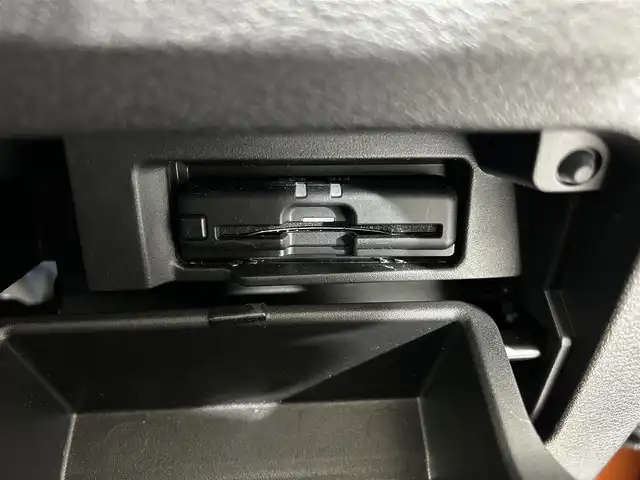 日産 セレナ ハイウェイスター V 佐賀県 2022(令4)年 0.7万km オレンジ 純正10インチナビ/社外フリップダウンモニター/バックカメラ/福祉車両/助手席スライドアップシート/車椅子収納装置/衝突被害軽減システム/プロパイロット/レーンアシスト/レーダークルーズコントロール/ロードサインアシスト/オートライト/オートマチックハイビーム/LEDヘッドライト/LEDフォグライト/電子パーキング/オートブレーキホールド/前方ドライブレコーダー/ビルトインETC/両側パワースライドドア/ハンズフリースライドドア/ステアリングヒーター/運転席シートヒーター/後席サンシェード/シートバックテーブル/ISOFIX対応/純正フロアマット/純正16インチアルミホイール/ステアリングスイッチ/プッシュスタート/スマートキー