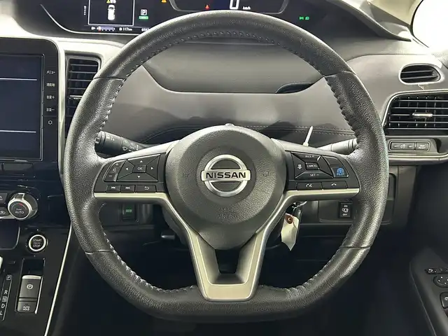 日産 セレナ ハイウェイスター V 佐賀県 2022(令4)年 0.7万km オレンジ 純正10インチナビ/社外フリップダウンモニター/バックカメラ/福祉車両/助手席スライドアップシート/車椅子収納装置/衝突被害軽減システム/プロパイロット/レーンアシスト/レーダークルーズコントロール/ロードサインアシスト/オートライト/オートマチックハイビーム/LEDヘッドライト/LEDフォグライト/電子パーキング/オートブレーキホールド/前方ドライブレコーダー/ビルトインETC/両側パワースライドドア/ハンズフリースライドドア/ステアリングヒーター/運転席シートヒーター/後席サンシェード/シートバックテーブル/ISOFIX対応/純正フロアマット/純正16インチアルミホイール/ステアリングスイッチ/プッシュスタート/スマートキー